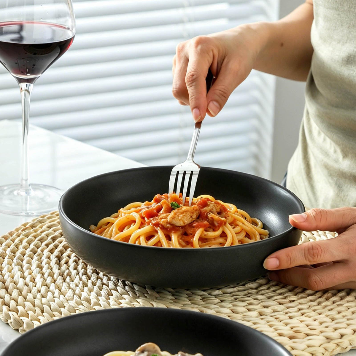 34 oz Stoneware Pasta Bowls Set of 4, Matte Black P62217